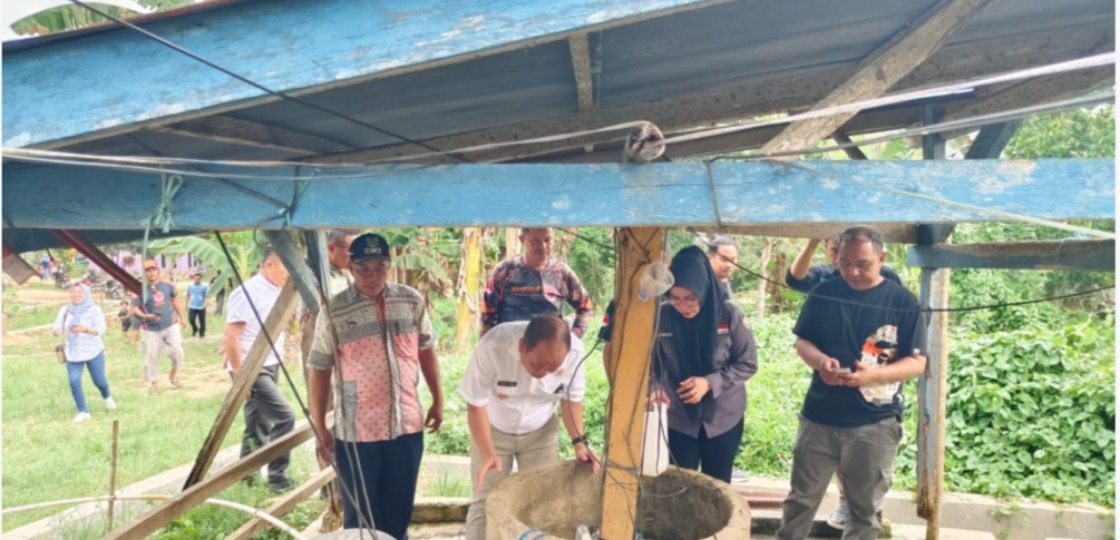 Kekeringan Di Desa Puulowaru Kecamatan Besulutu Pj Bupati Konawe Berikan Bantuan Titik Sumur