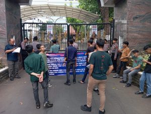 Puluhan Mahasiswa Unras Di Kejagung RI Minta “Copot Kejati Sultra” Yang Di Duga tidak Tuntas Menangani kasus Tipikor “Eks Pj. Bupati Bombana”
