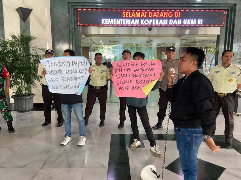 Komite Mahasiswa Madura Geruduk Kementerian Koperasi Dan UKM