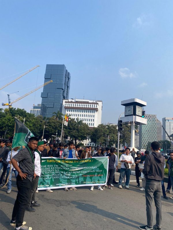 Massa HMI Membludak, Tolak Revisi Undang-undang TNI Dan POLRI Yang Dinilai Tidak Melibatkan Aspirasi Publik