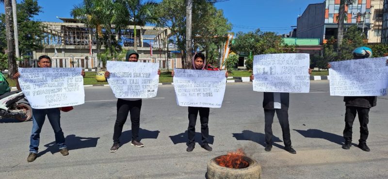 Diduga PT. Lawaki Tiar Raya 2 Tahun Jual Nikel Tanpa RKAB, KSB Demo di Kejati Sultra