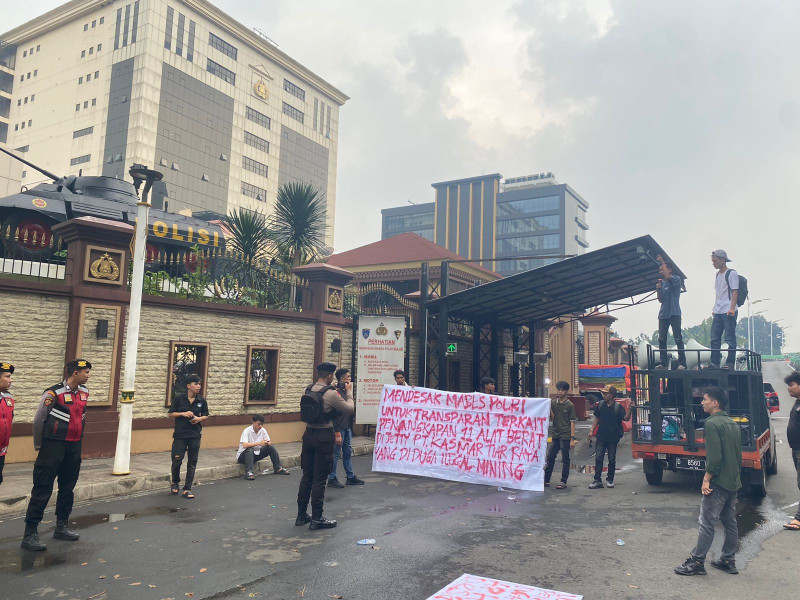 Mahasiswa Sultra Desak Kapolri Periksa Eks. Kapolres Kolut Terkait Dugaan Permainan Hukum di Balik Penyegelan Alat Berat PT. KTR