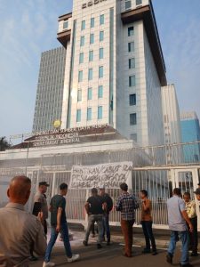 Demo di Kantor Menteri ESDM, Massa Desak Pencabutan Izin PT SCM di Routa