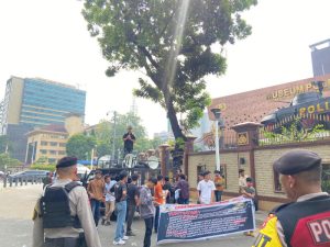 Mahasiswa Desak Kapolri Usut Dugaan Penyiksaan dan Penahanan Ilegal Tiga Warga oleh Oknum Aparat dan Perusahaan Tambang di Konawe Utara