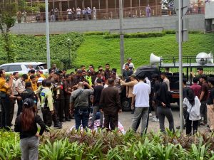 Kantor PT CNI Diserbu Massa Pemuda 21 Sultra, Aksi Berujung Bentrok