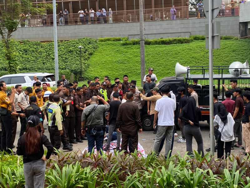 Kantor PT CNI Diserbu Massa Pemuda 21 Sultra, Aksi Berujung Bentrok
